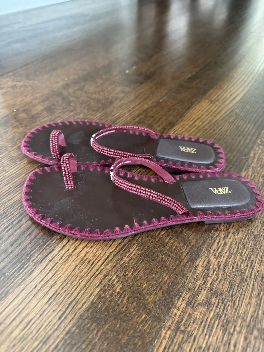 NWOT Zara Burgundy Beaded Toe-Loop Sandals - Picture 2 of 3